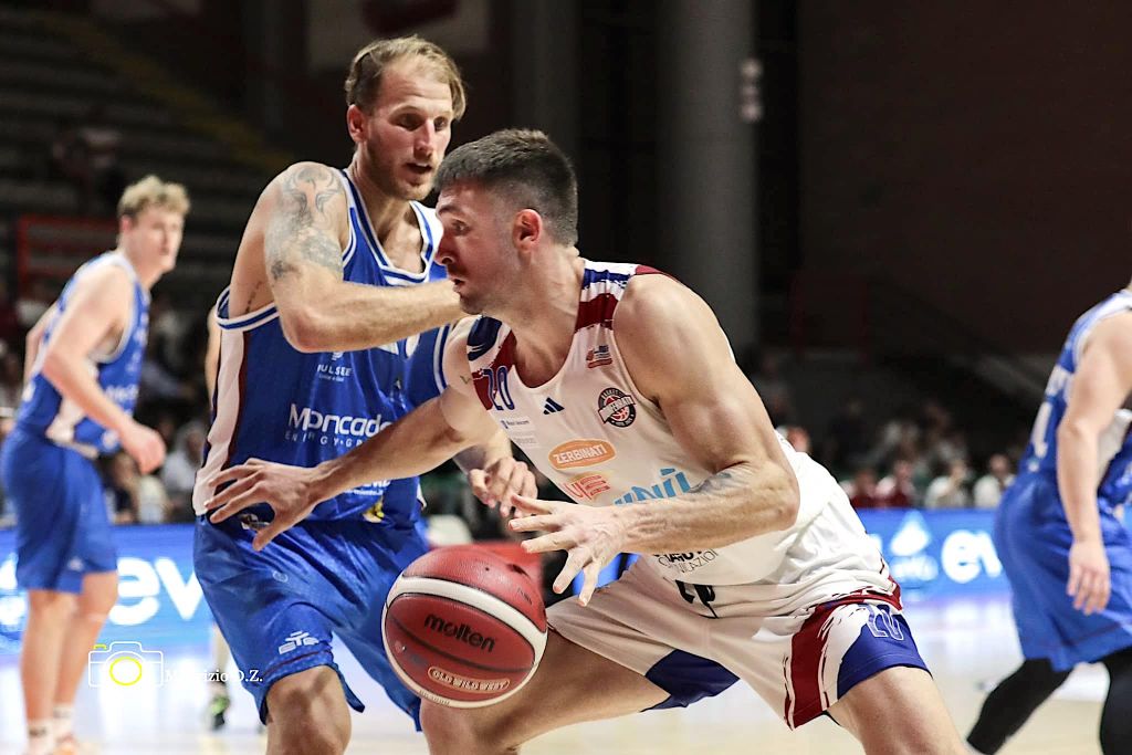 Una Novipiù eroica cede a Treviglio solo nel finale: 88-79
